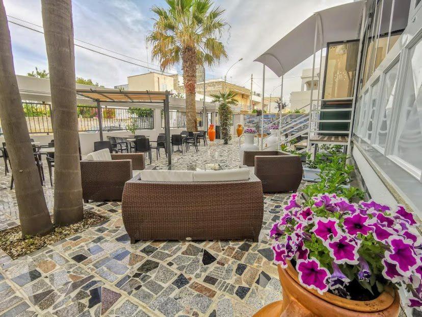 Porto Cesareo Hotel Buitenkant foto