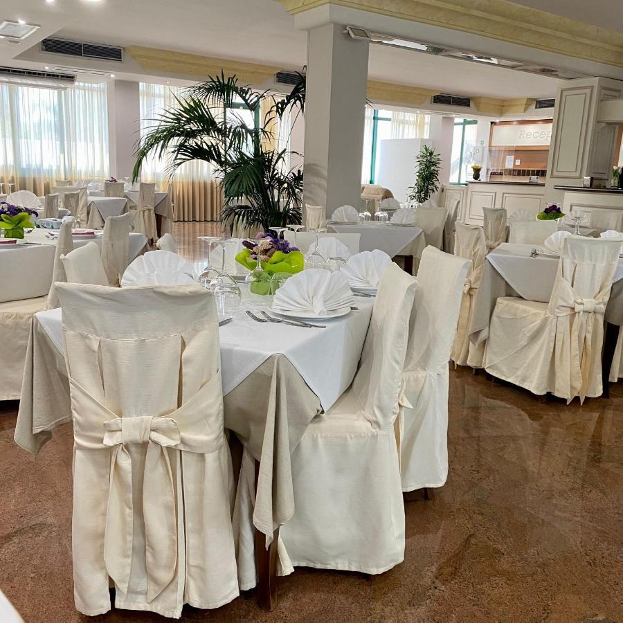 Porto Cesareo Hotel Buitenkant foto
